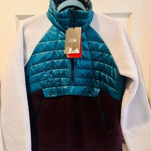 New pullover mountain wear jacket size M
